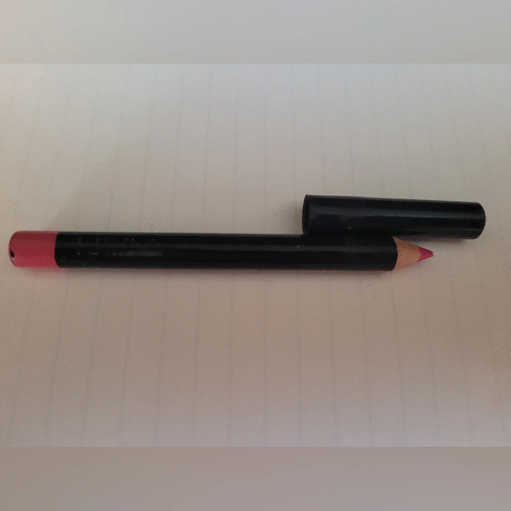 💛5 Ads/$10 - NYX Pinky lipliner